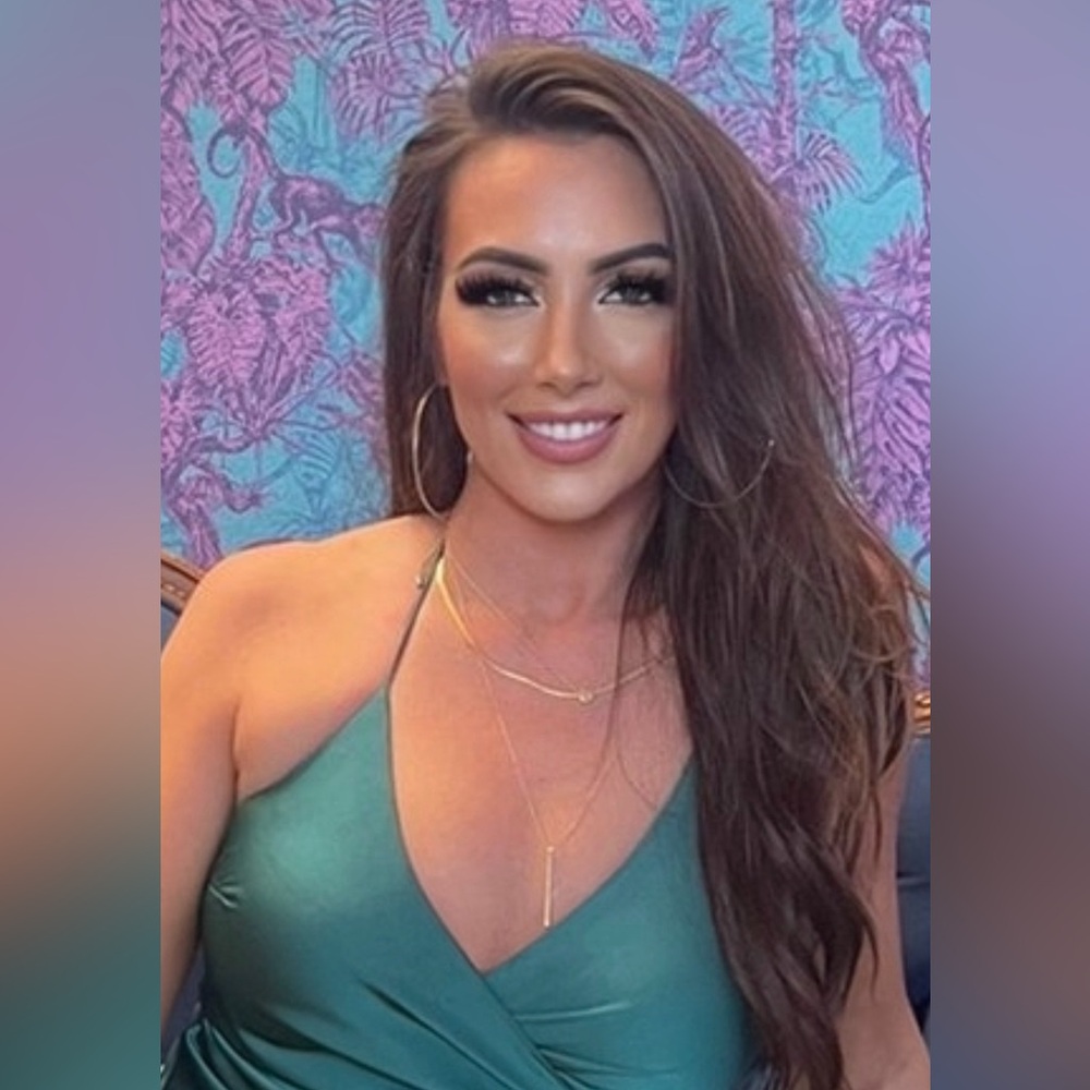 MEET YOUR POSHER - Whitney ⭐️
